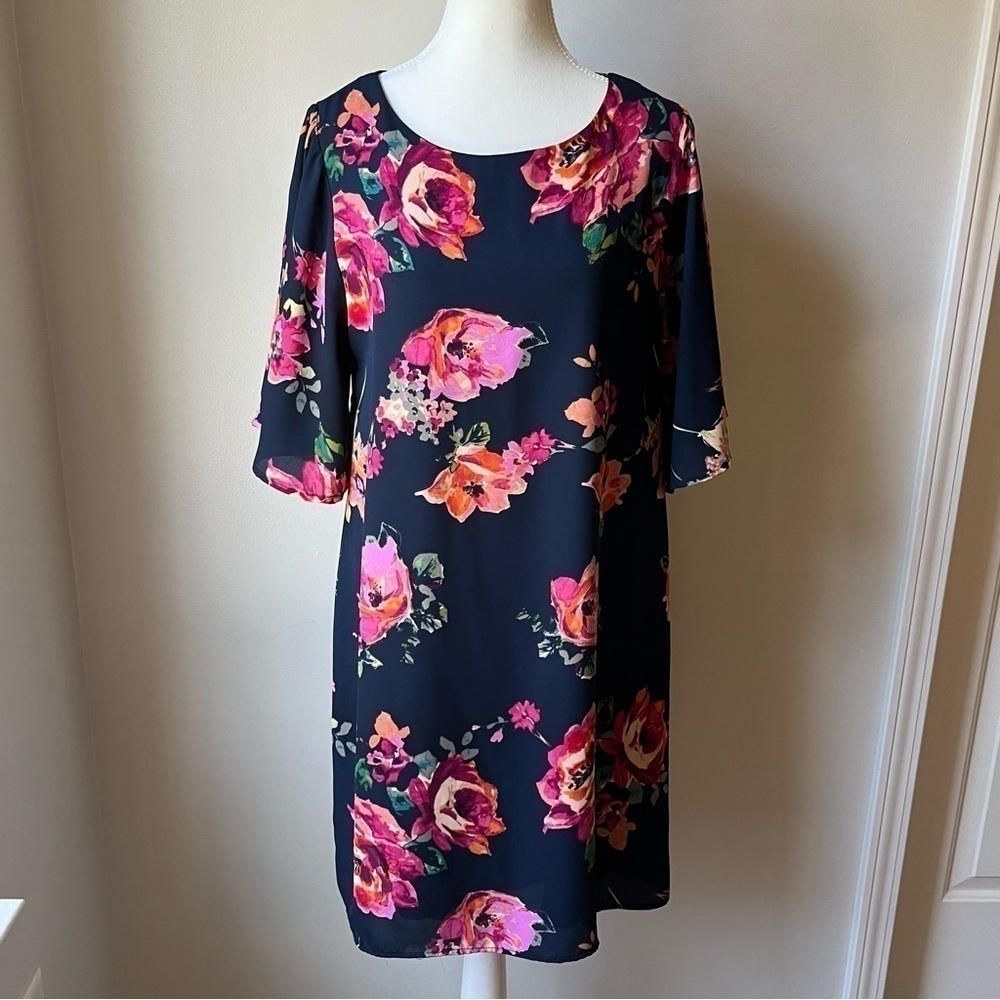Everly navy floral flutter sleeve midi dress, lined, keyhole back, size large.